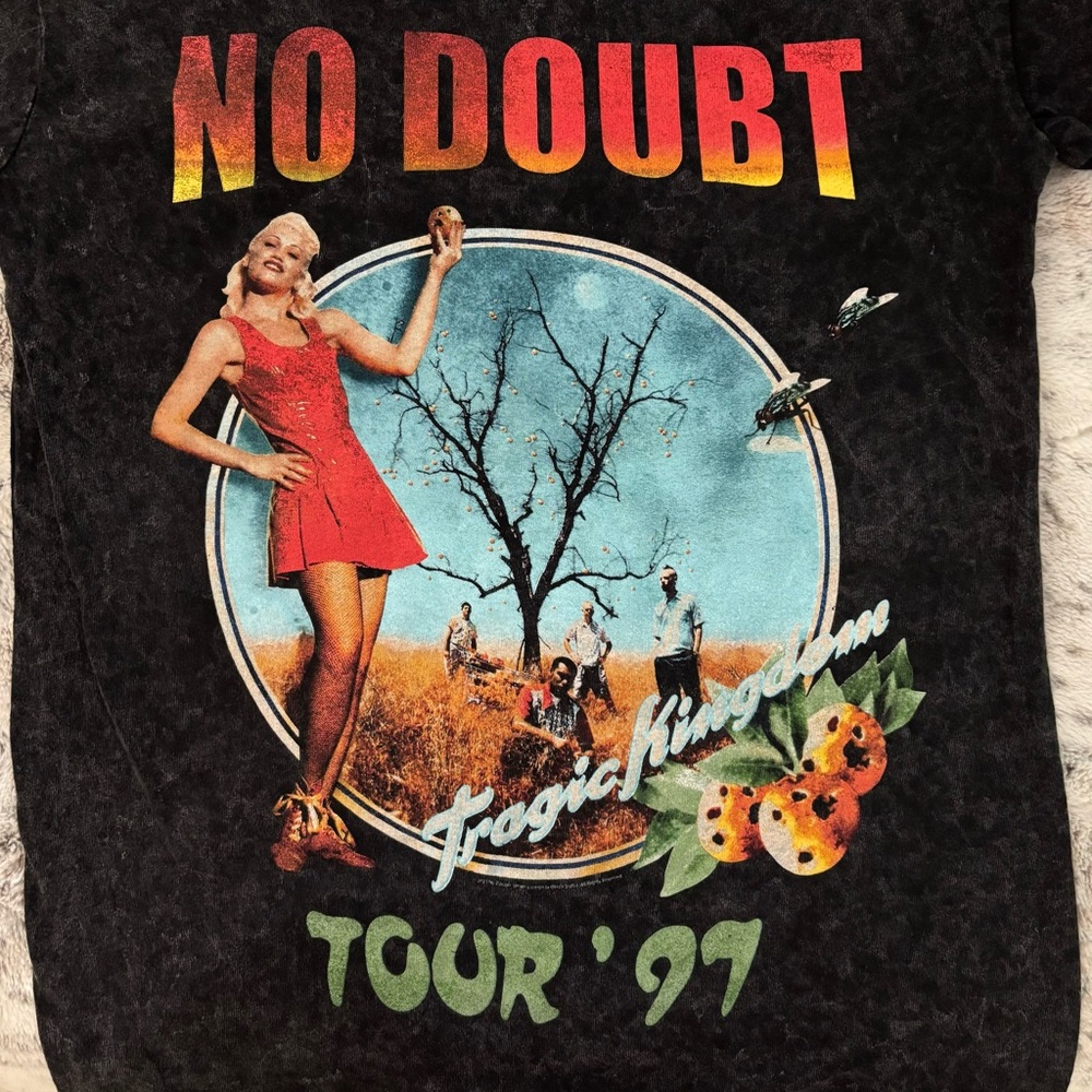 Urban Outfitters No Doubt Tragic Kingdom Tour '97 Graphic Acid Wash Tee Black - Picture 12 of 16